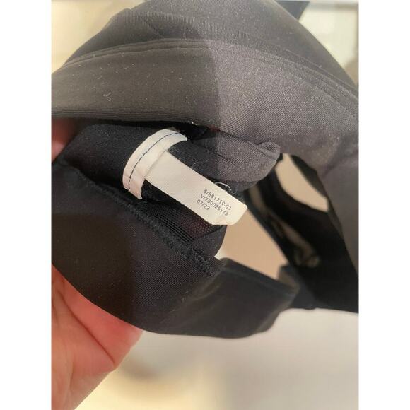 Athleta Ultimate Adjustable‎ Sports Bra in Black - Picture 9 of 9